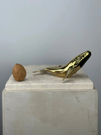 Petite baleine en bronze TokoLausanne 