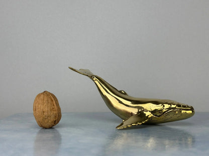 Petite baleine en bronze TokoLausanne 