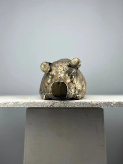 Cochon allongé en bronze TokoLausanne 