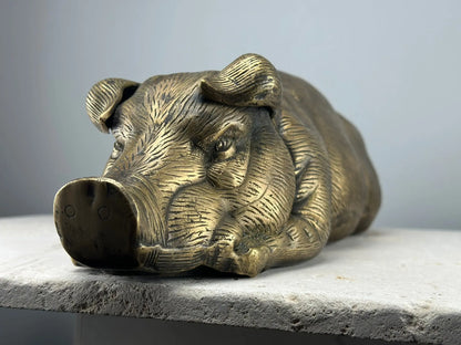 Cochon allongé en bronze TokoLausanne 