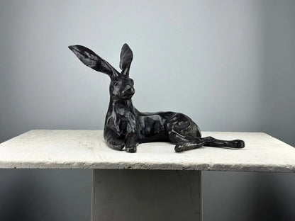 Grand lapin couché en bronze TokoLausanne 