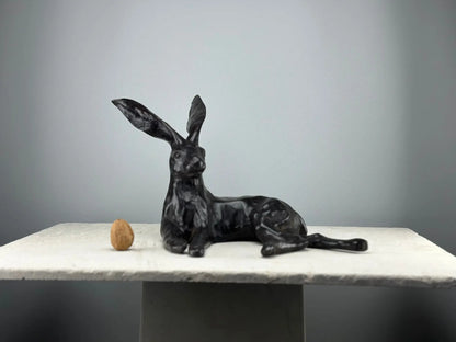 Grand lapin couché en bronze TokoLausanne 