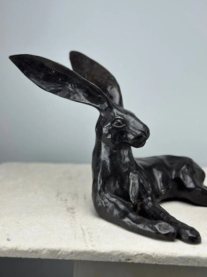 Grand lapin couché en bronze TokoLausanne 