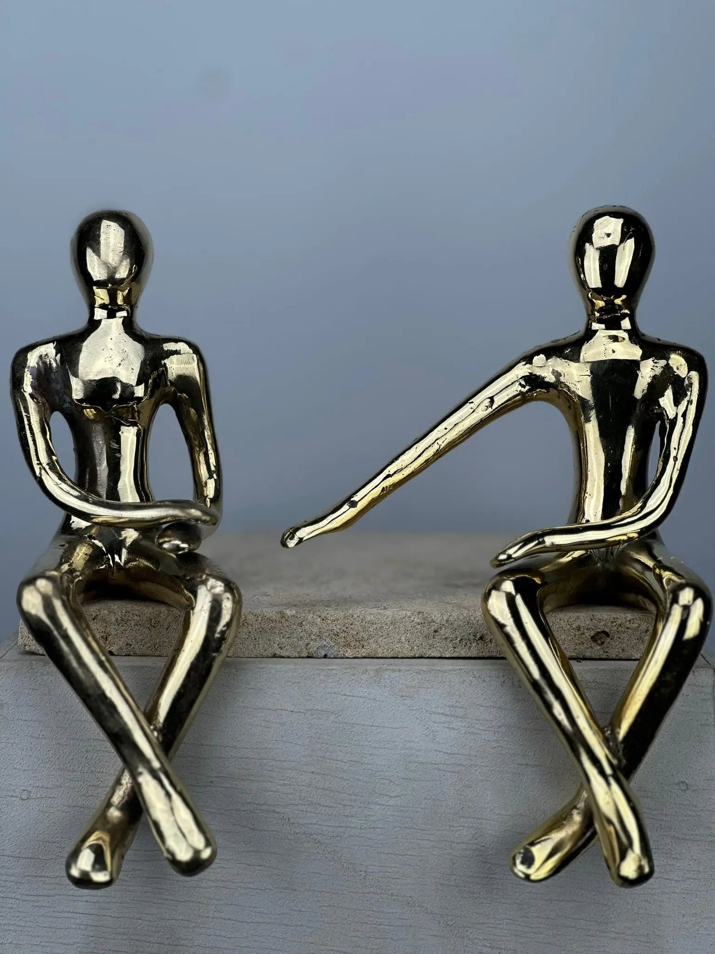 Sculpture du couple assis en bronze doré