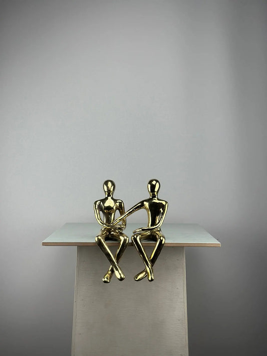 Sculpture du couple assis en bronze doré