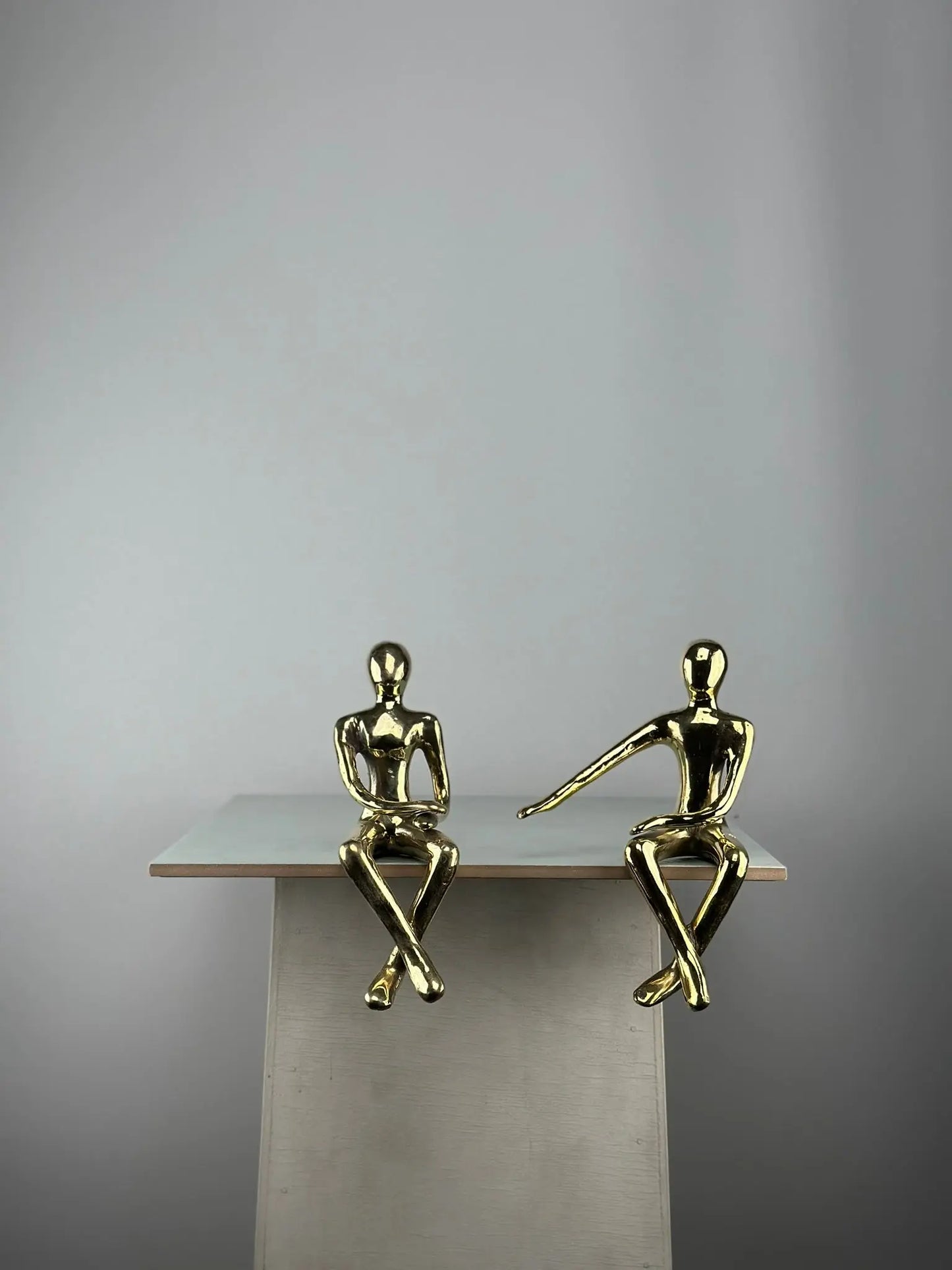 Sculpture du couple assis en bronze doré