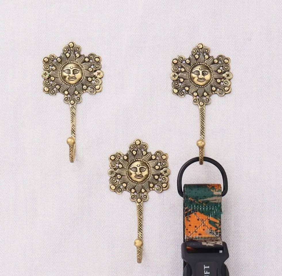 Patère murale vintage en bronze-motif soleil d'été - TokoLausanne