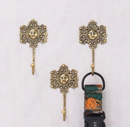 Patère murale vintage en bronze-motif soleil d'été - TokoLausanne