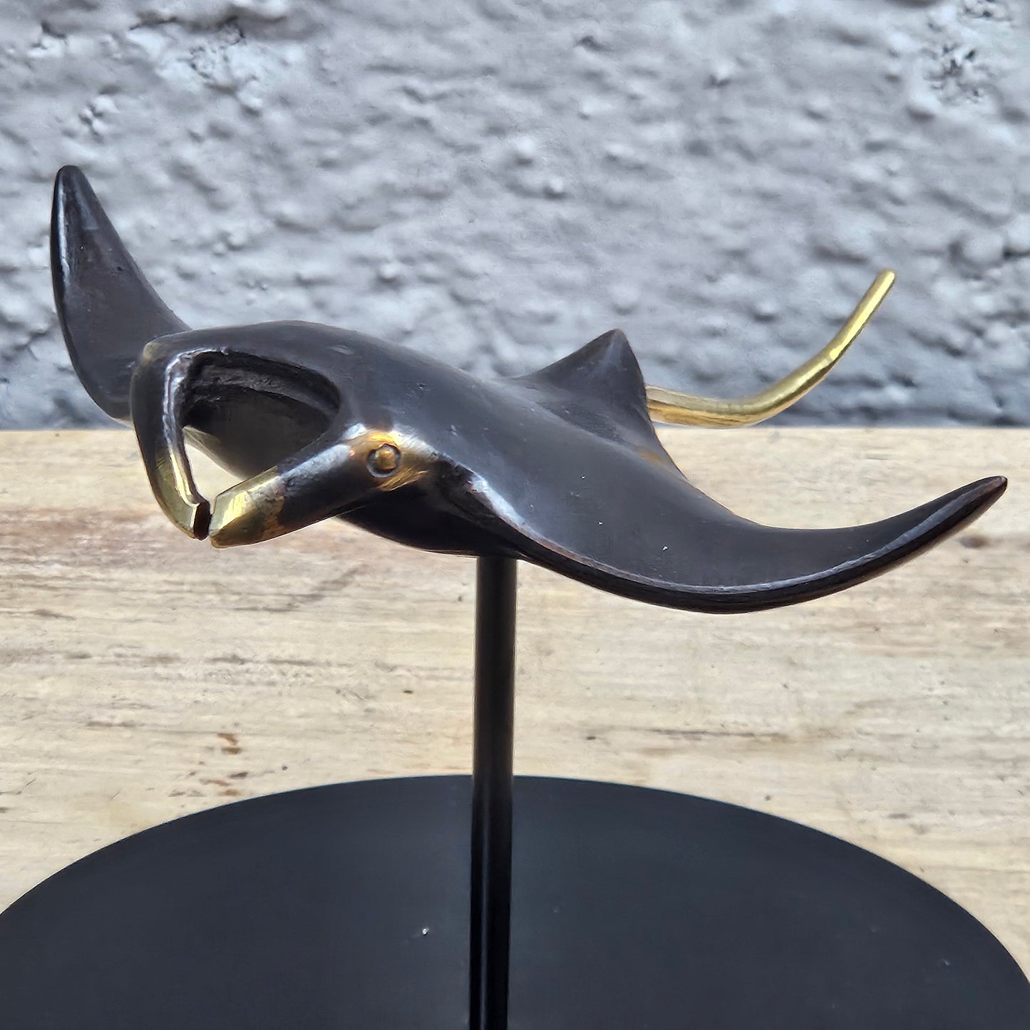 Raie manta en bronze Tokolausanne