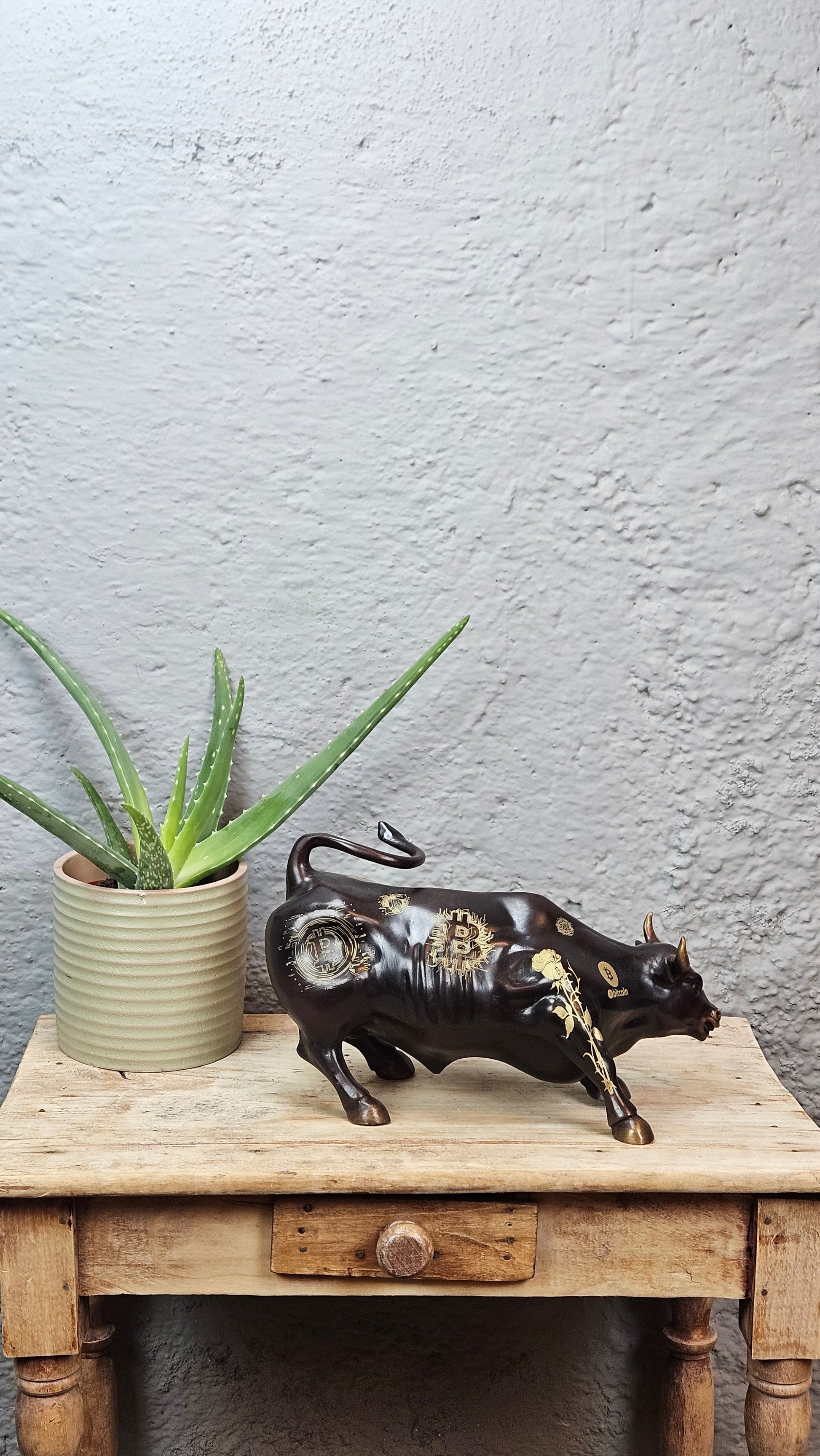 Statue Taureau /bull wallstreet Bitcoin - Déco Crypto / pièce unique Tokolausanne