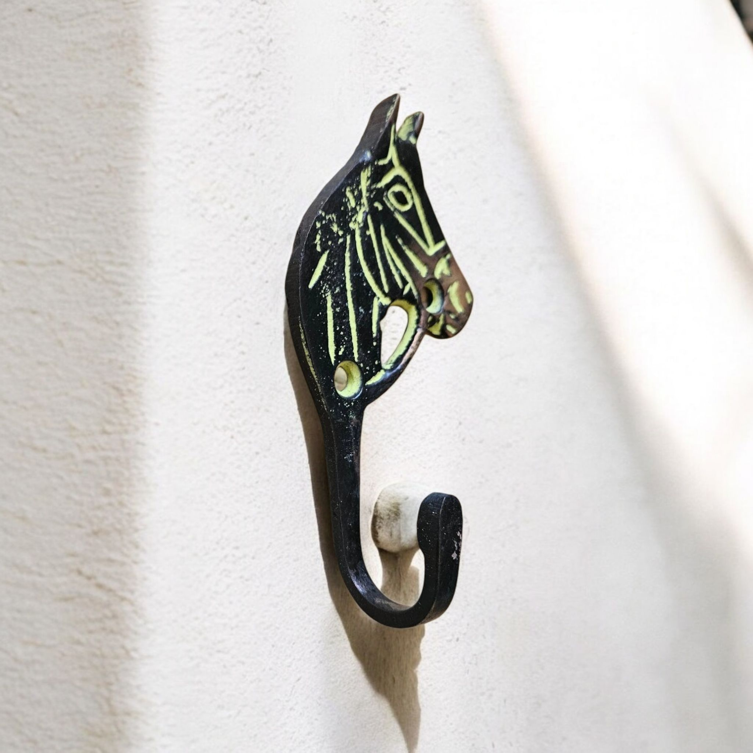 Patère Vintage Tête de Cheval - Décoration Ethnique en Métal Noir et Jaune Tokolausanne