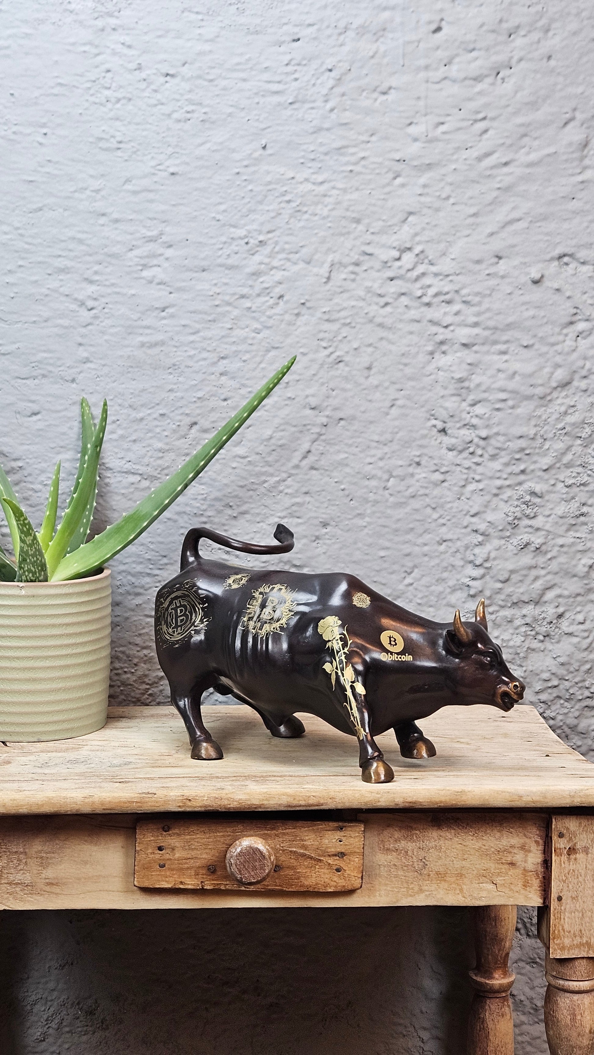 Statue Taureau /bull wallstreet Bitcoin - Déco Crypto / pièce unique Tokolausanne