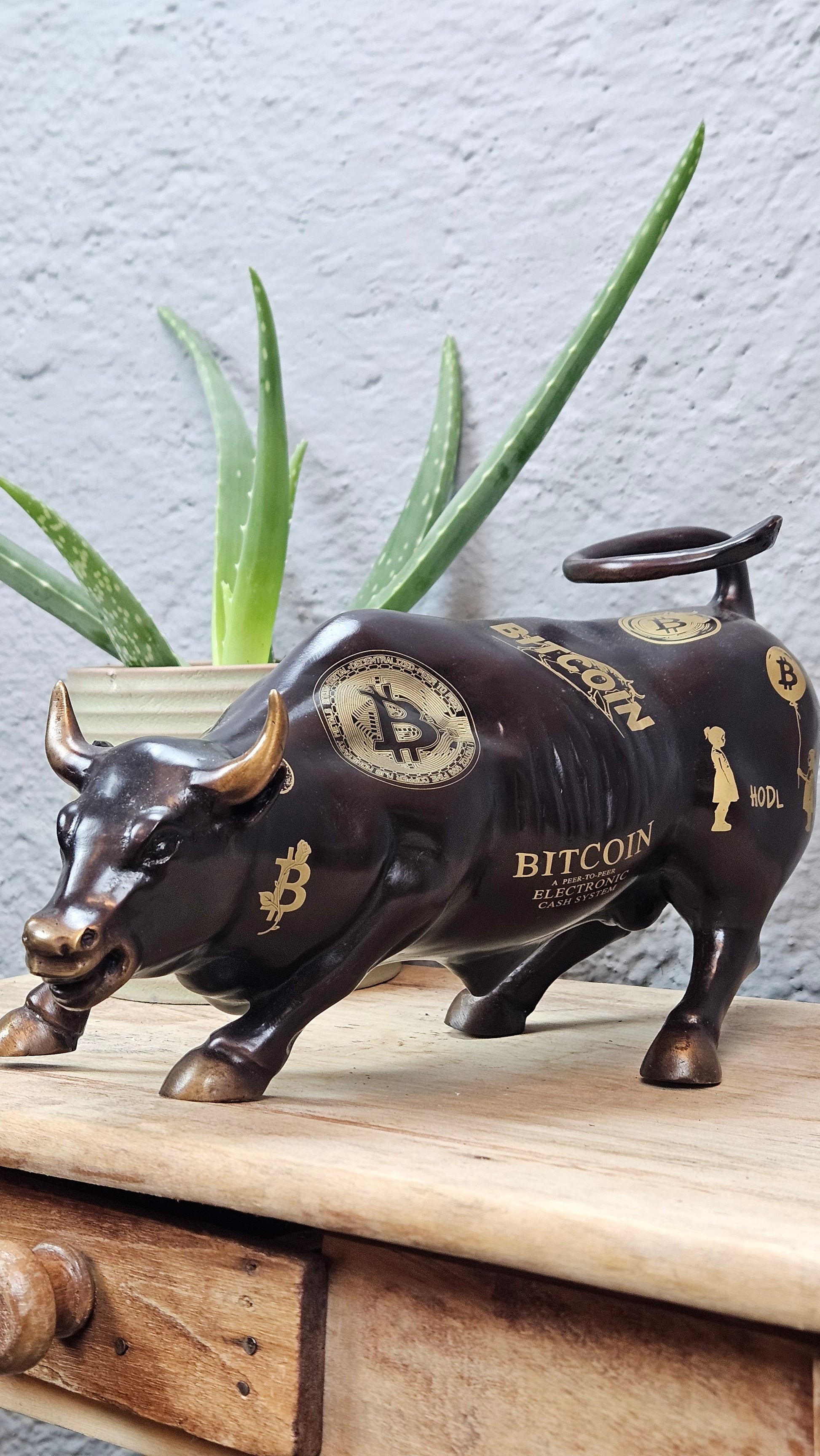 Statue Taureau /bull wallstreet Bitcoin - Déco Crypto / pièce unique Tokolausanne