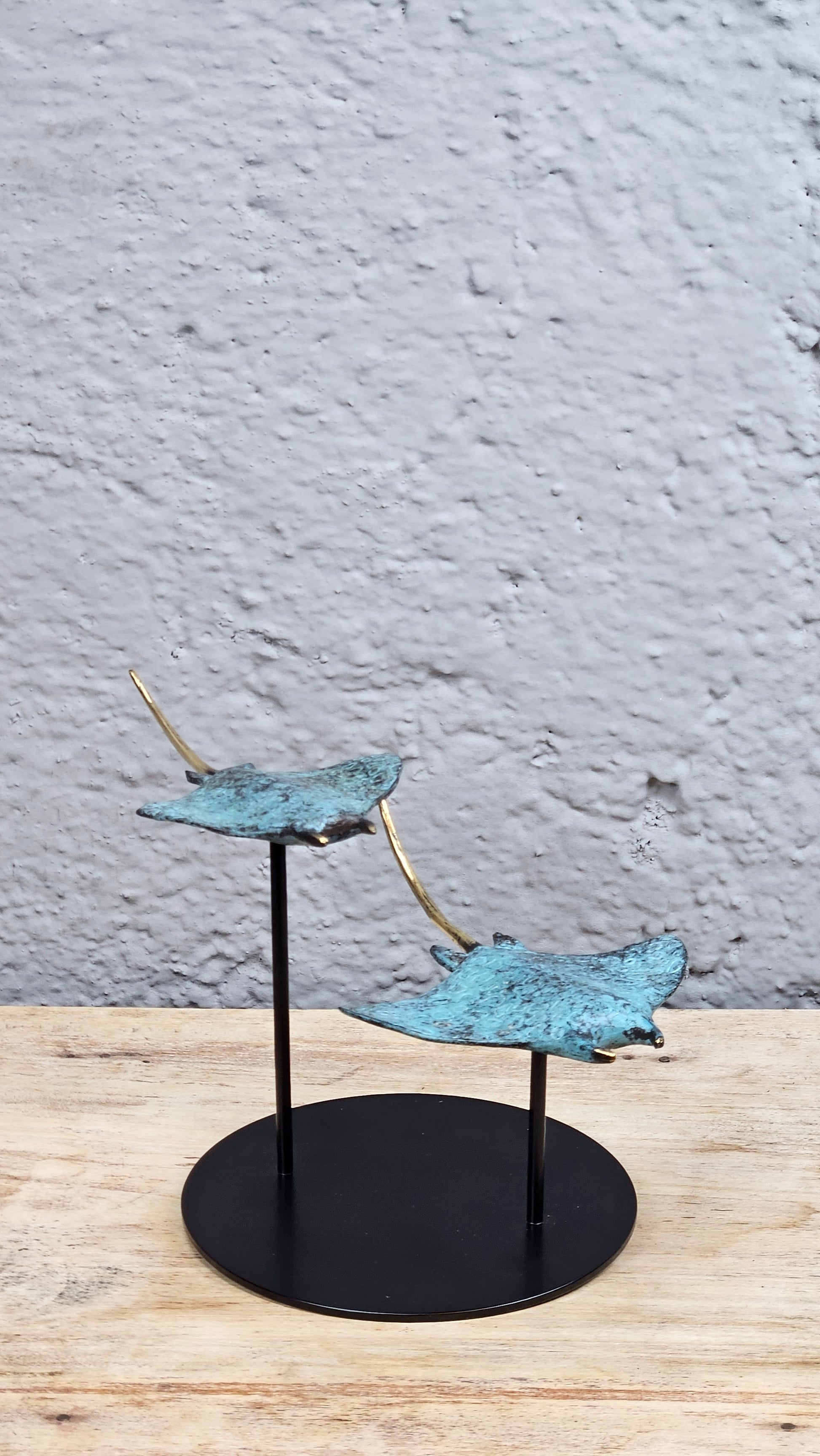 Duo de raies manta en bronze Tokolausanne