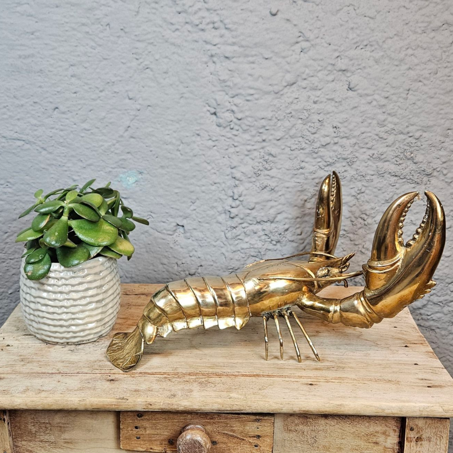 Homard en bronze doré : sculpture raffinée et symbolique puissante