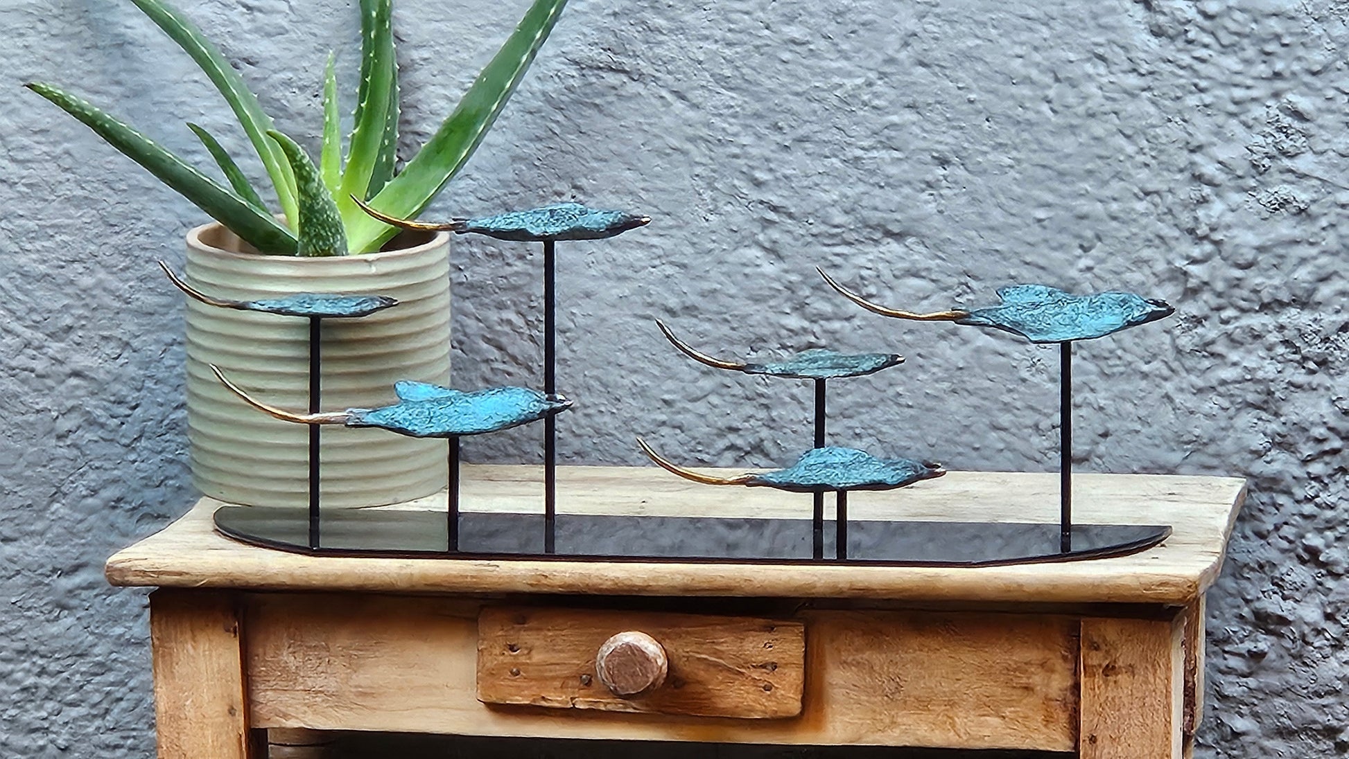 Sculpture en Bronze : Banc de Raies Manta en Vol Tokolausanne