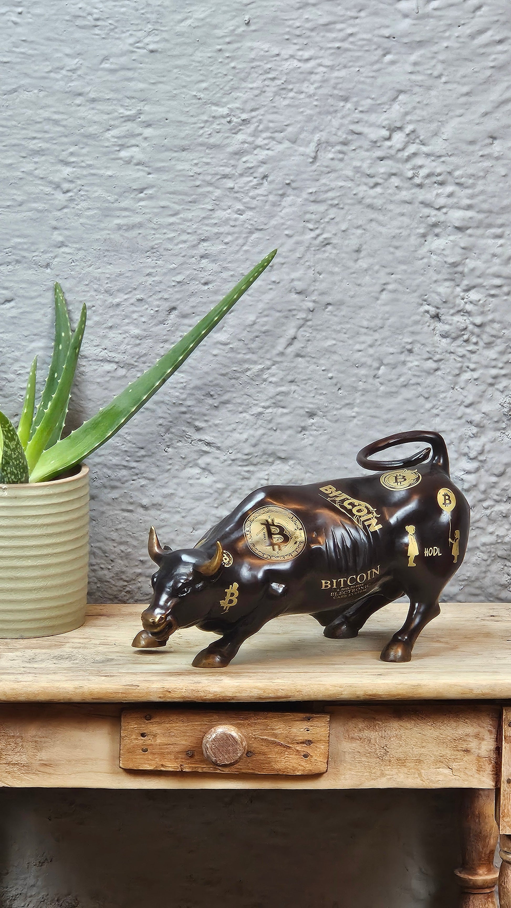 Statue Taureau /bull wallstreet Bitcoin - Déco Crypto / pièce unique Tokolausanne