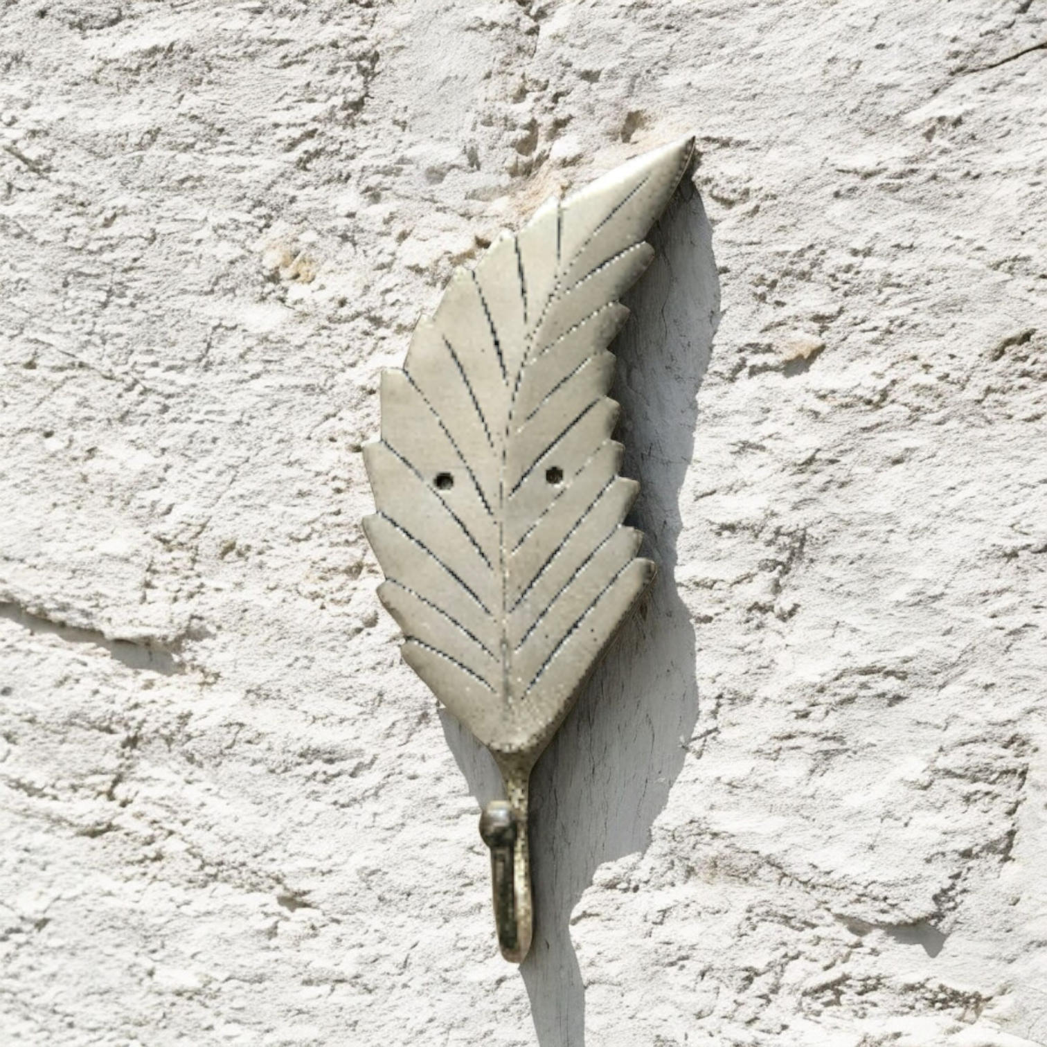 Crochet / Patère murale en forme de feuille en bronze Tokolausanne