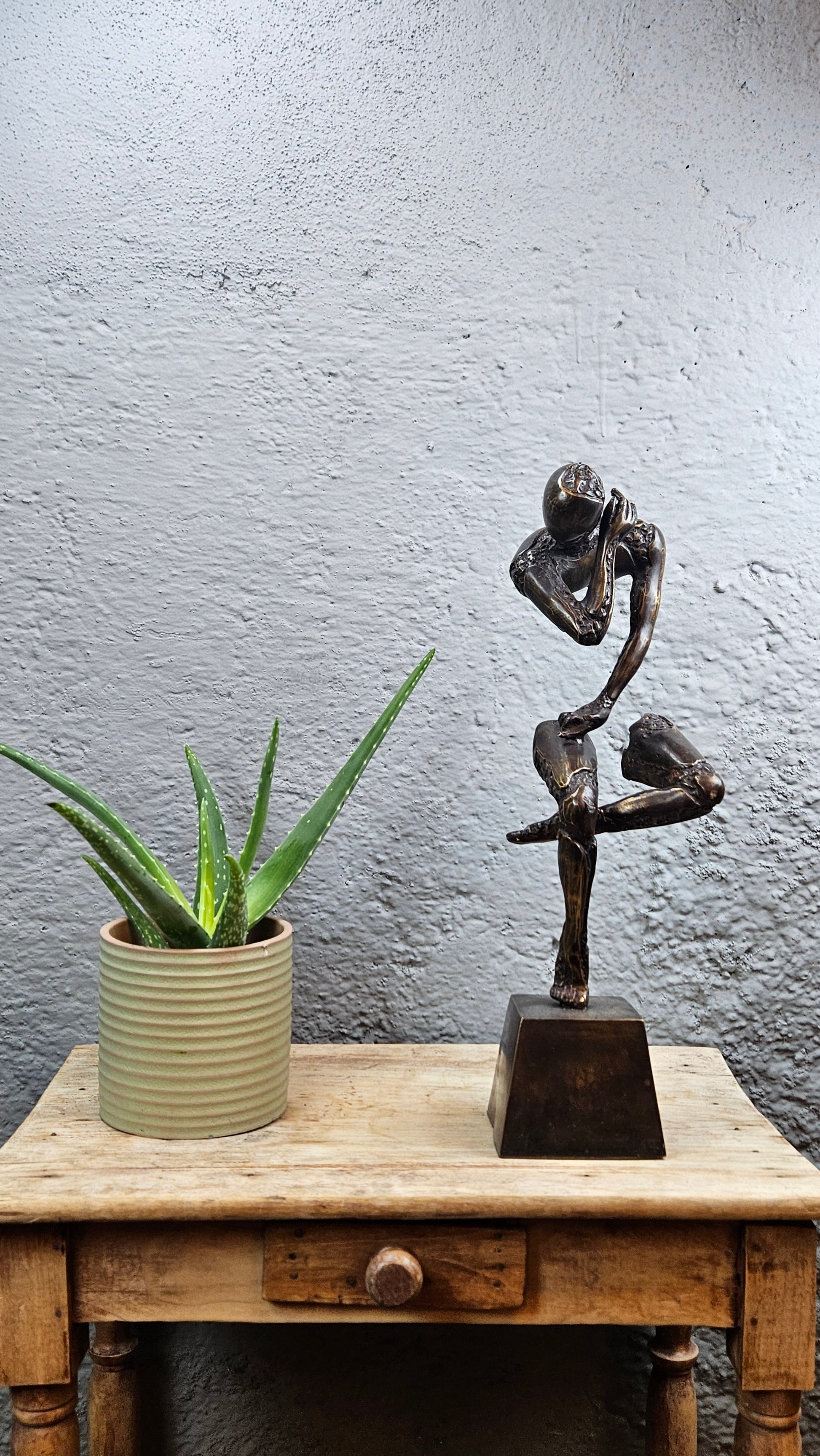 Statue Décorative Élégante - Sculpture d'Art pour Intérieur Sophistiqué Tokolausanne