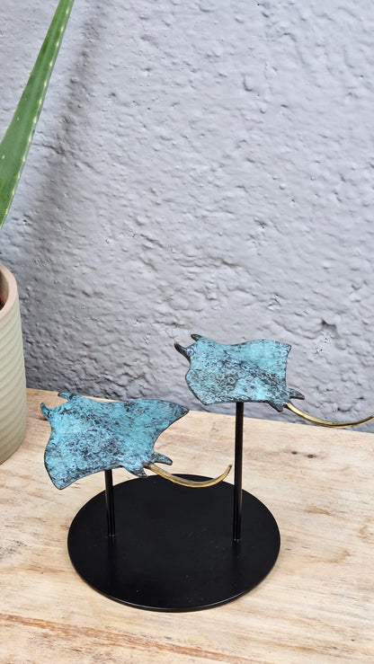 Sculpture duo de raies manta en bronze Tokolausanne