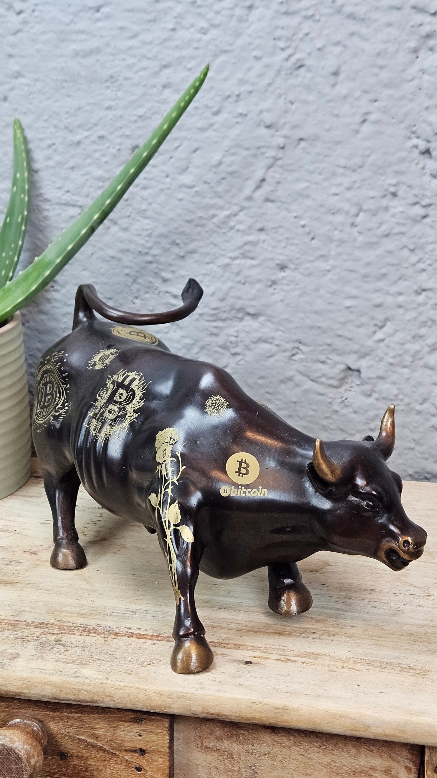 Statue Taureau /bull wallstreet Bitcoin - Déco Crypto / pièce unique Tokolausanne
