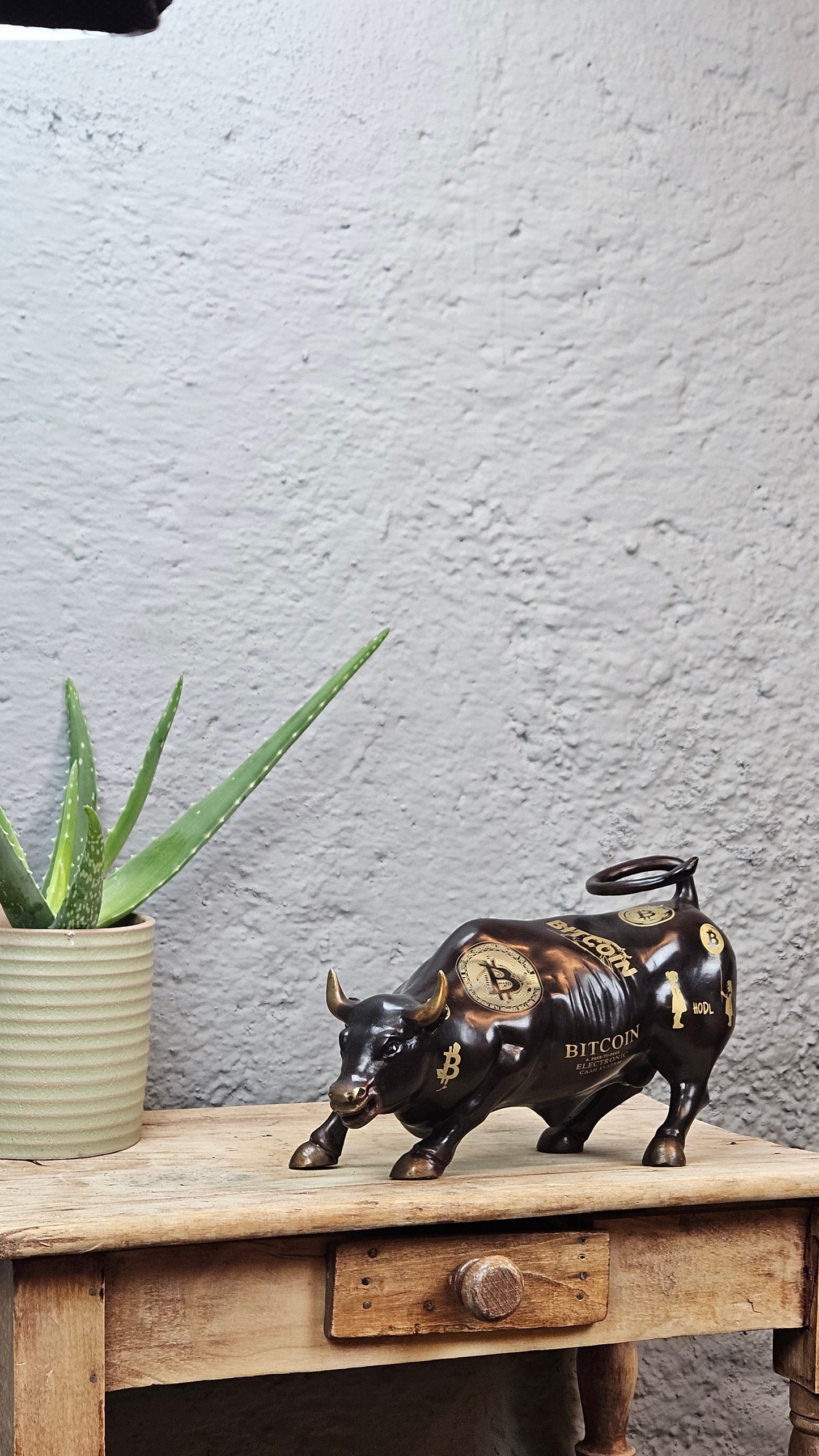 Statue Taureau /bull wallstreet Bitcoin - Déco Crypto / pièce unique Tokolausanne