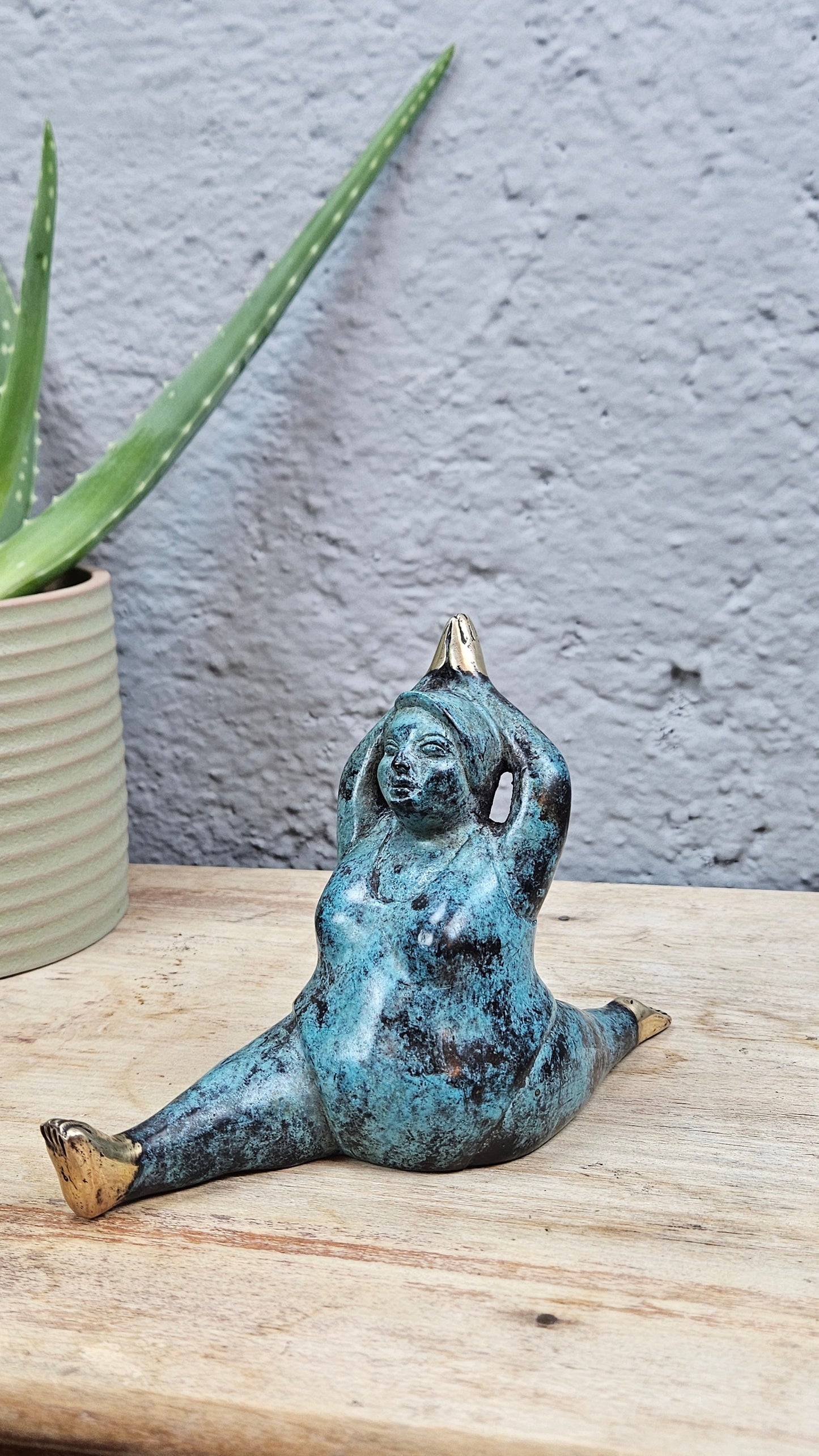 Yoga girl en bronze Tokolausanne