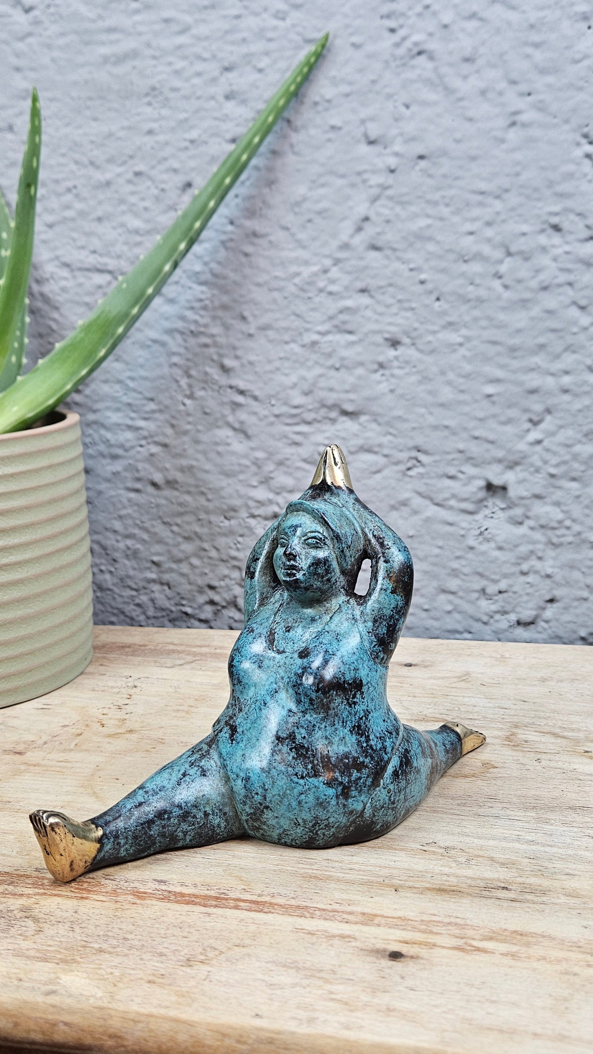 Yoga girl en bronze Tokolausanne