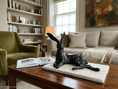Lièvre couché en bronze