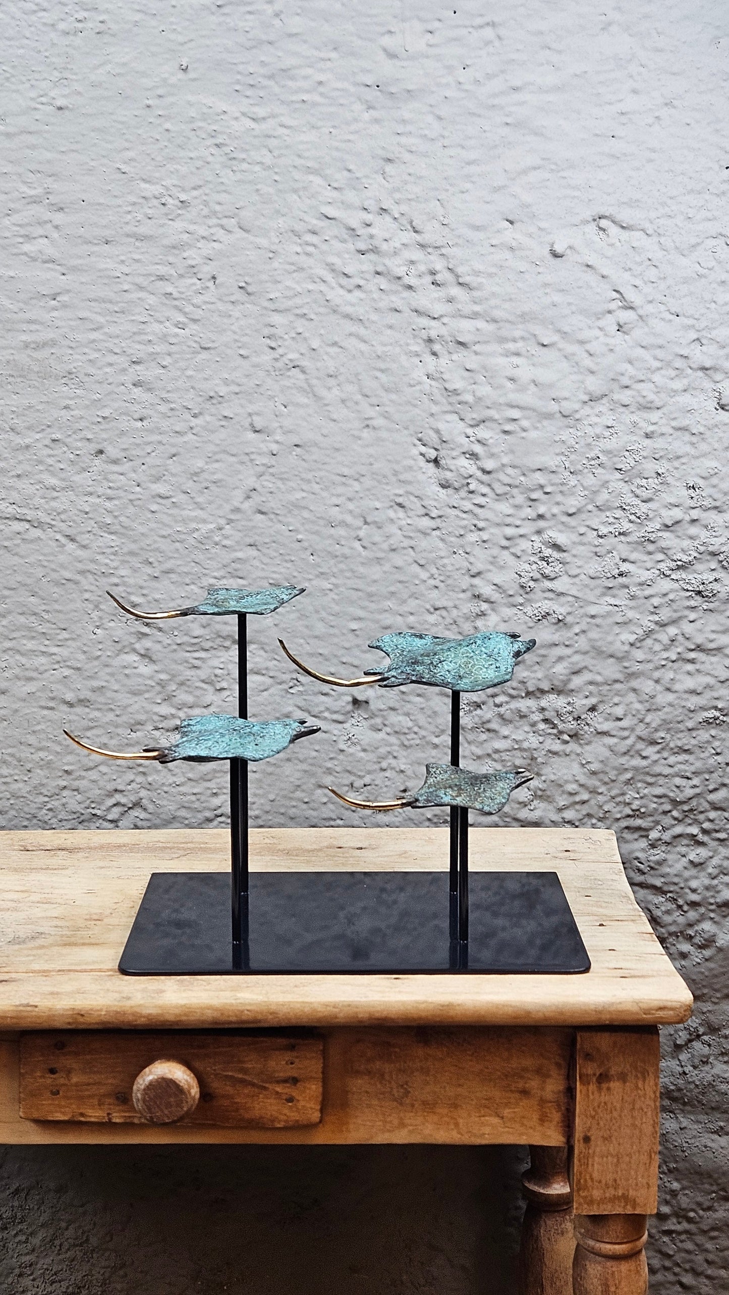 4 raies manta en bronze socle carré Tokolausanne